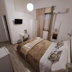 Bedroom La Stazione Couette-café Palerme